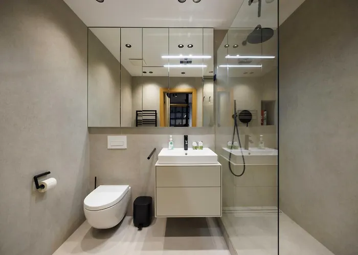 Luxury Center 2- Parking Included *